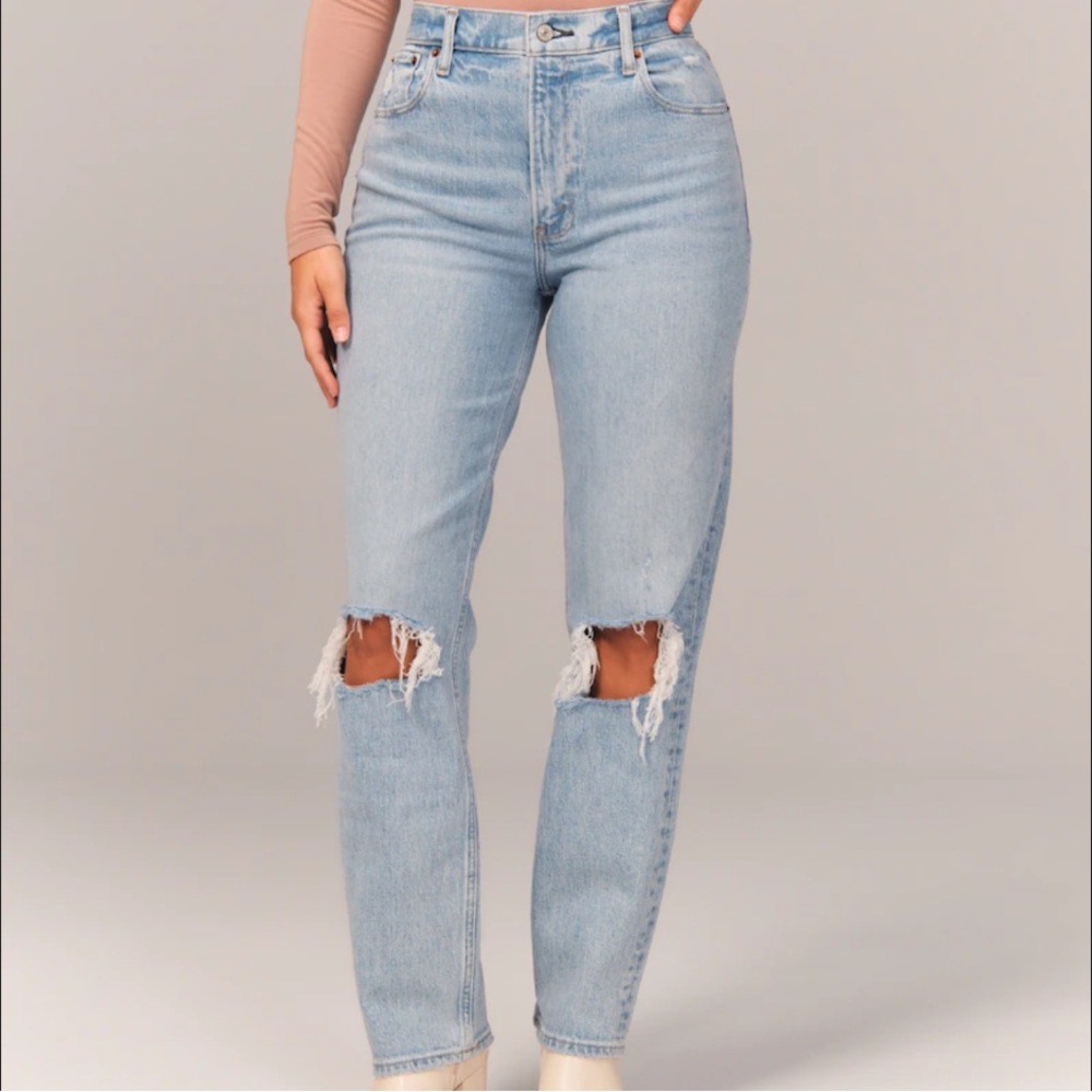 Abercrombie & Fitch Women's Distressed 90’s Straight CURVE LOVE Light Blue Jeans